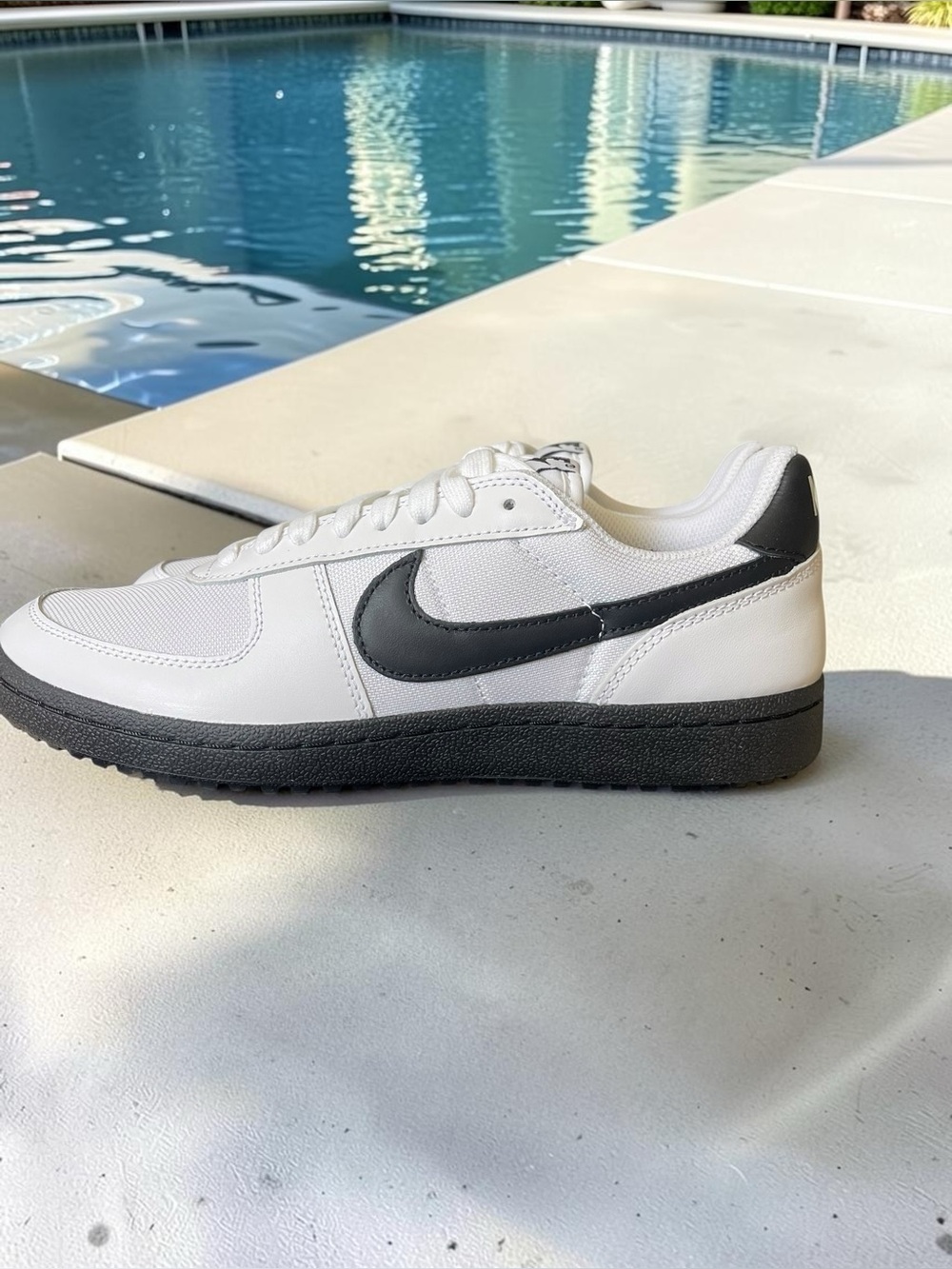 NIKE FIELD GENERAL Leather Size 8.5 Men/ 10 Women Brand New